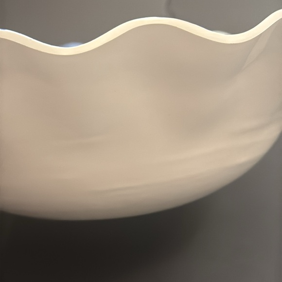 SHABBY CHIC Blue and White Floral Serving Bowl - 100% Melamine - Scalloped Edges - Picture 5 of 5